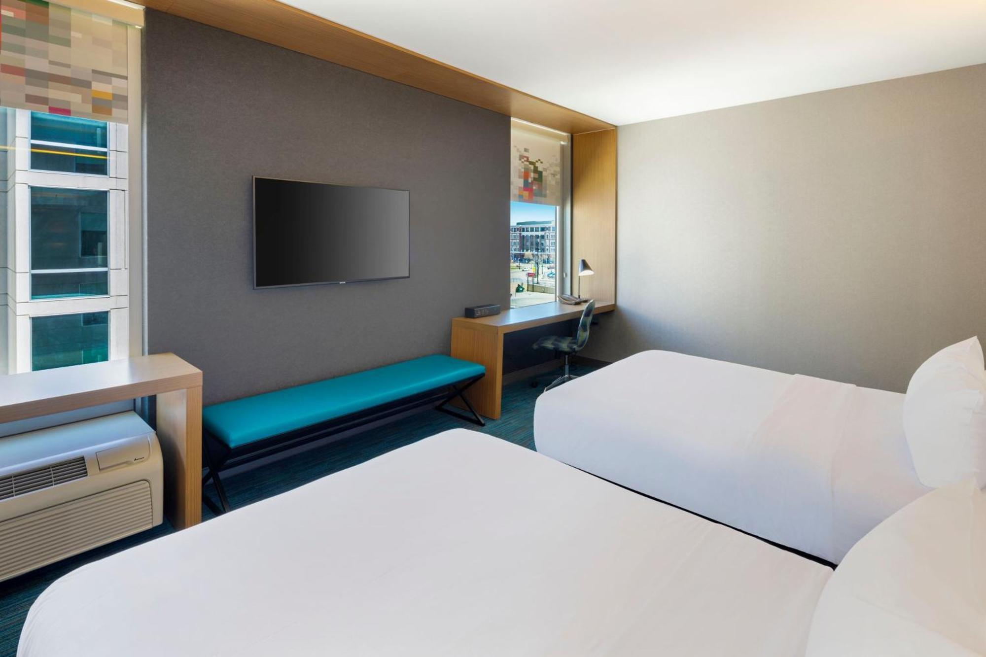 Aloft Hotel Milwaukee Downtown Exterior photo