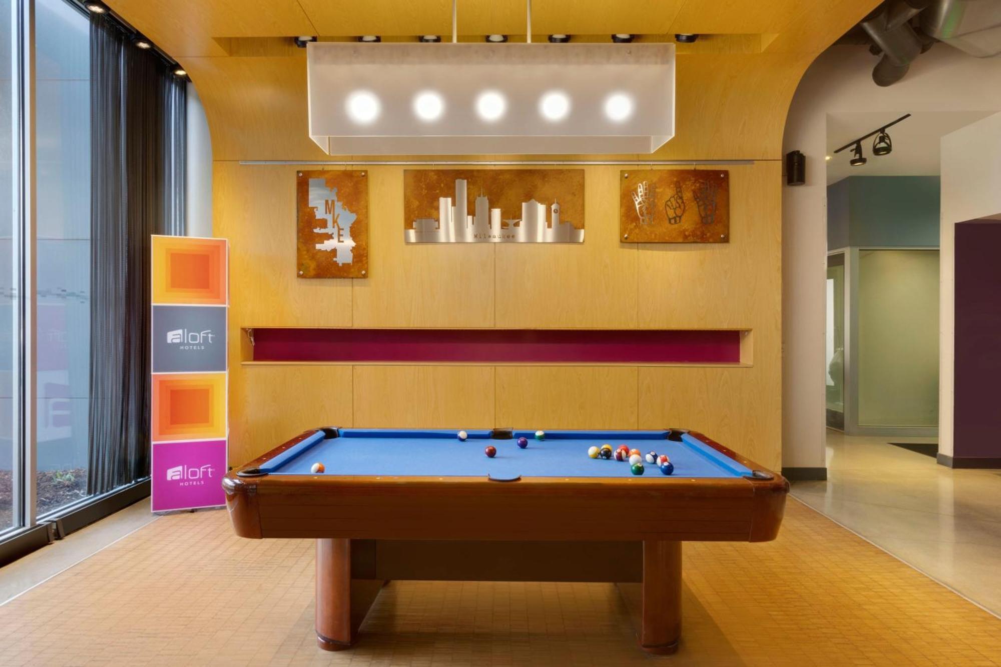 Aloft Hotel Milwaukee Downtown Exterior photo