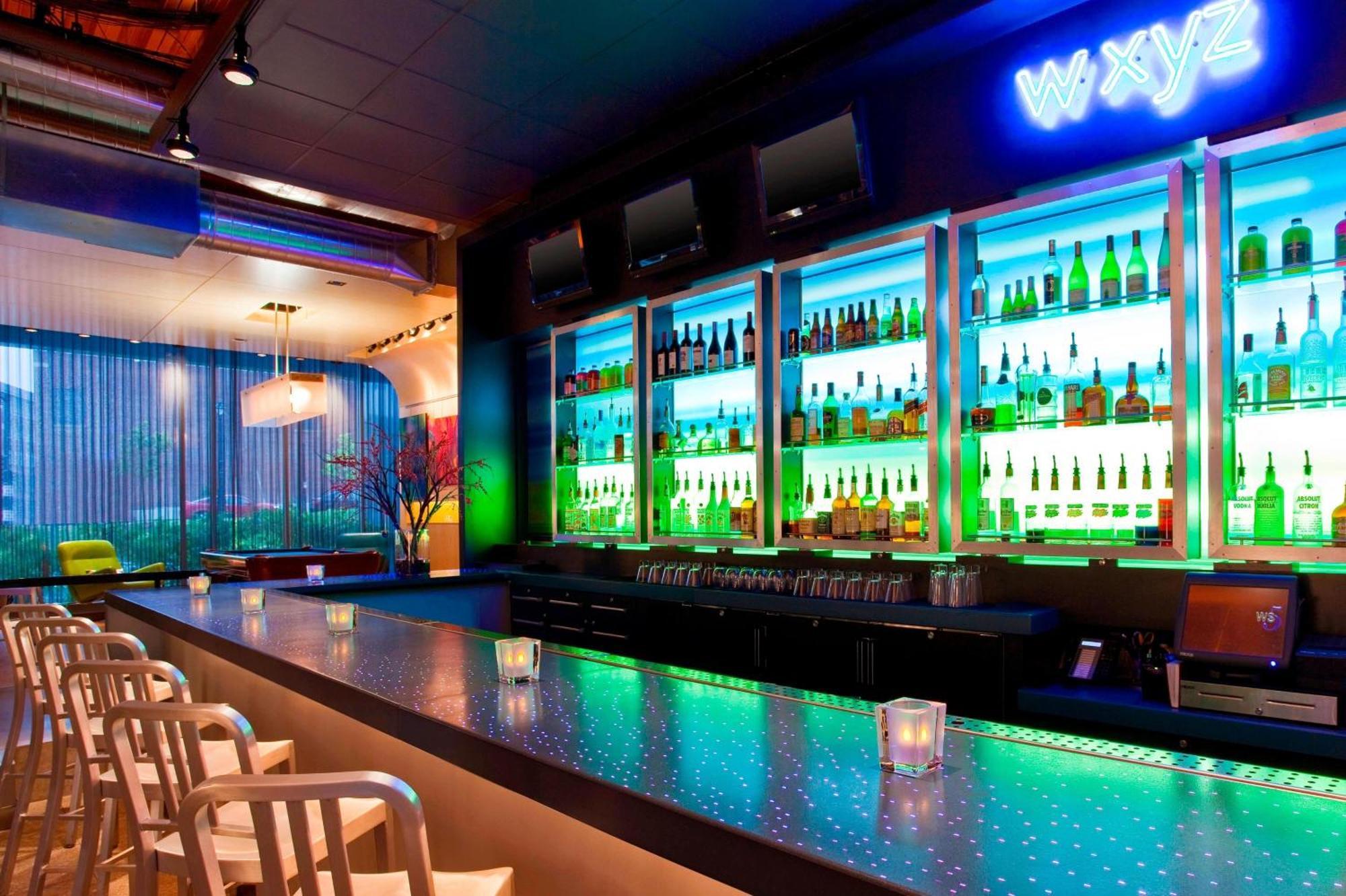 Aloft Hotel Milwaukee Downtown Exterior photo