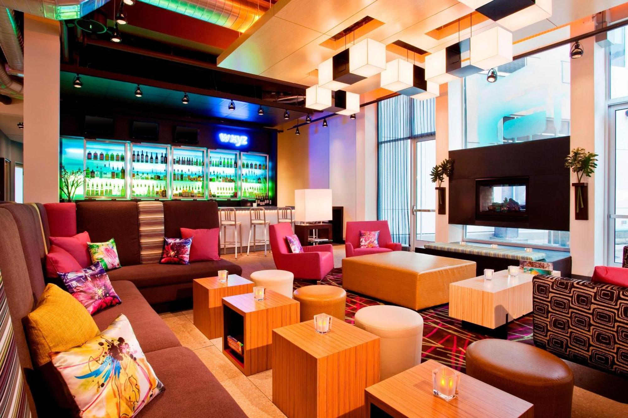 Aloft Hotel Milwaukee Downtown Exterior photo